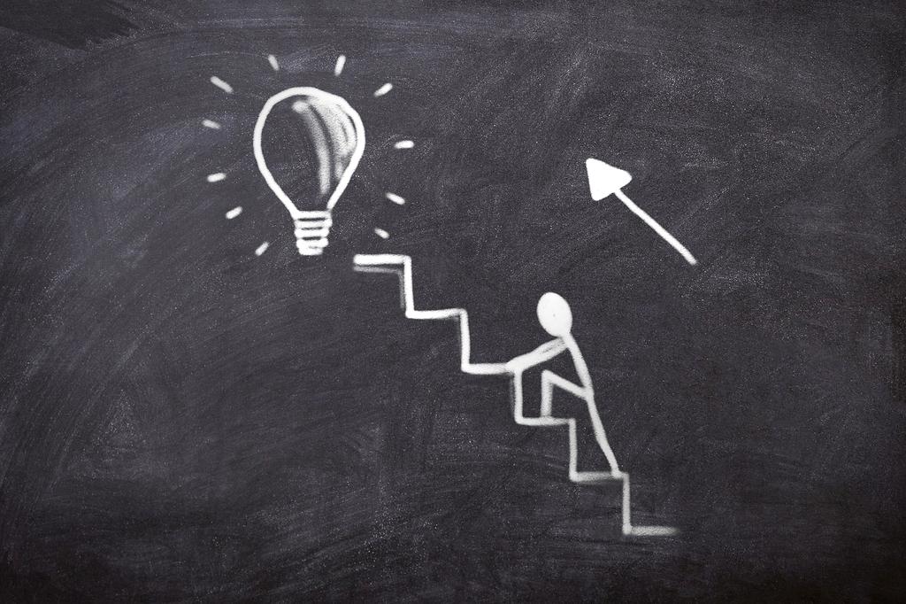 Course cover representing goal setting and planning with notes and charts